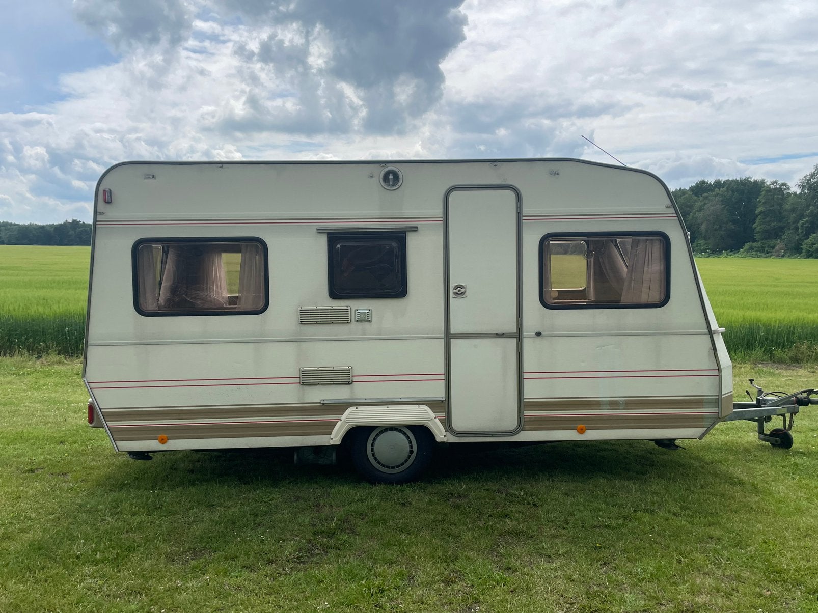 Dethleffs Nomad 425 1989 caravan, Standaardzit, Dwarsbed, Particulier, Ringverwarming
