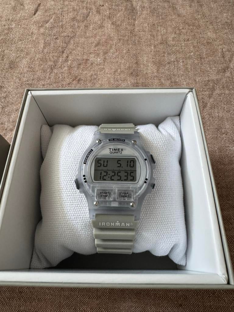 TIMEX IRONMAN 8-Lap Limited Edition For Hodinkee Z.G.A.N., Sieraden, Tassen en Uiterlijk, Horloges | Heren, Overige merken, Kunststof