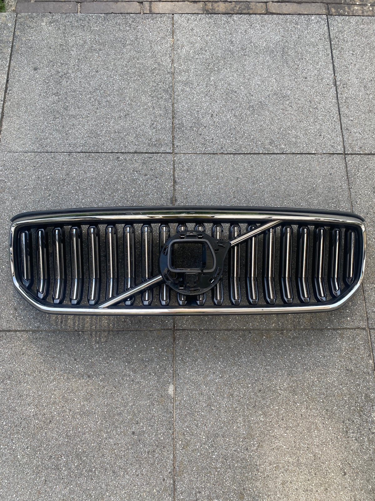 Originele Volvo xc40 grill 2023, Auto-onderdelen, Carrosserie en Plaatwerk, Ophalen, Volvo, Bumper