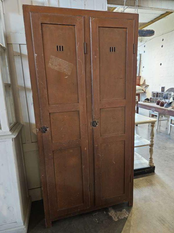 oude locker ``WOONWINKEL RUSTIEK``, Ophalen, Gebruikt