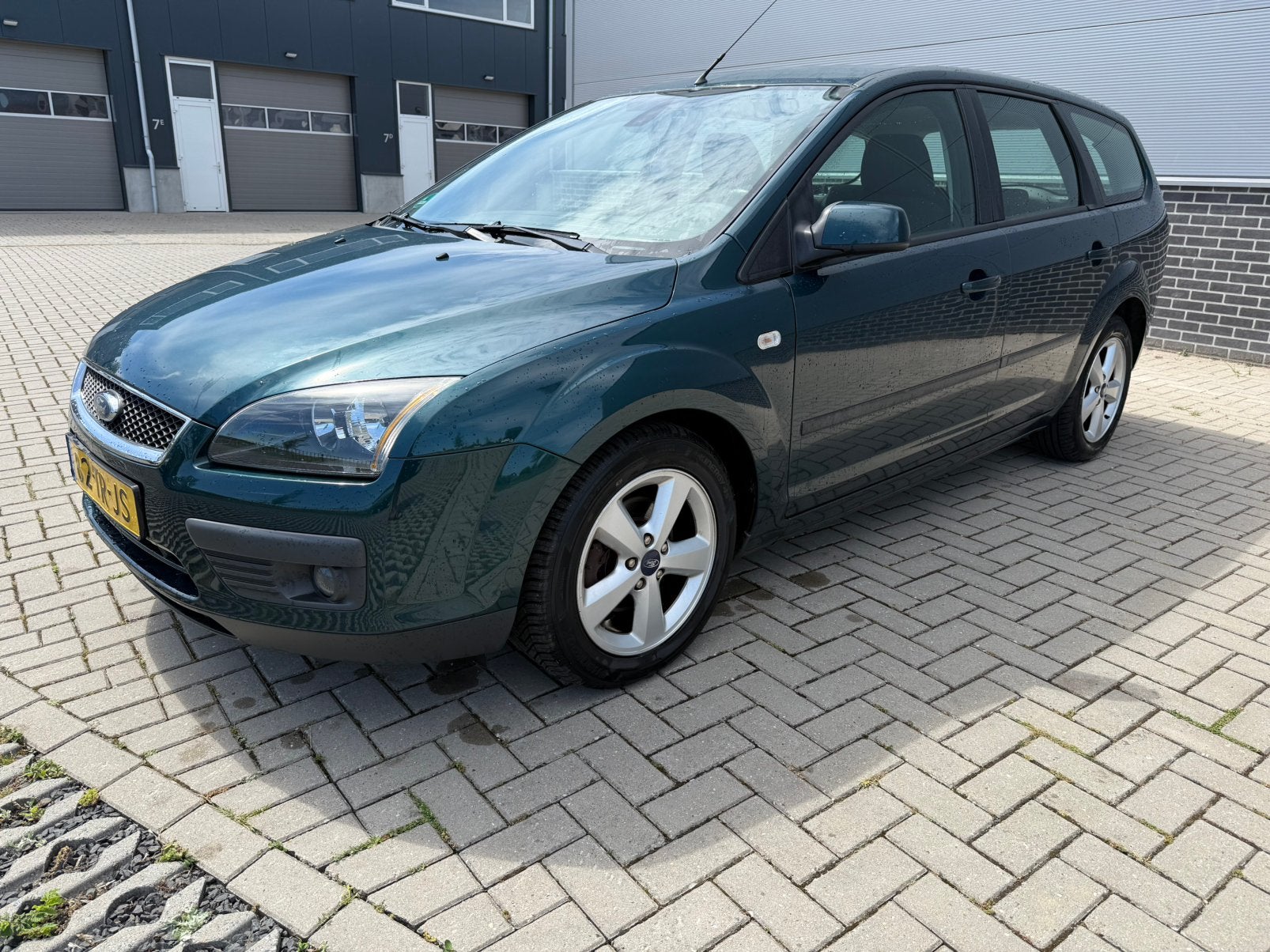 Ford Focus 1.6 Wagon airco cruise trekhaak, Auto's, Stof, 40 €/maand, Zwart, Origineel Nederlands
