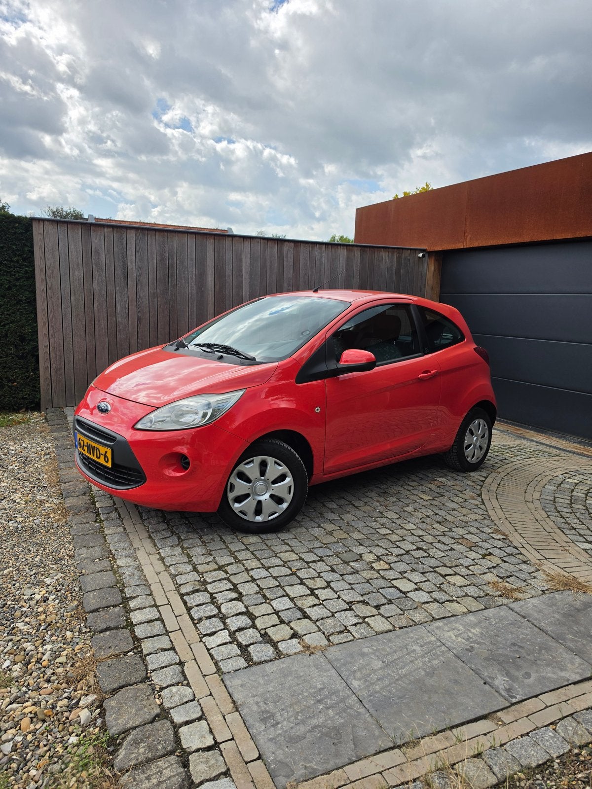 Ford Ka 1.2 51KW 2010 Rood, Auto's, Voorwielaandrijving, 1242 cc, 4 cilinders, 4 stoelen