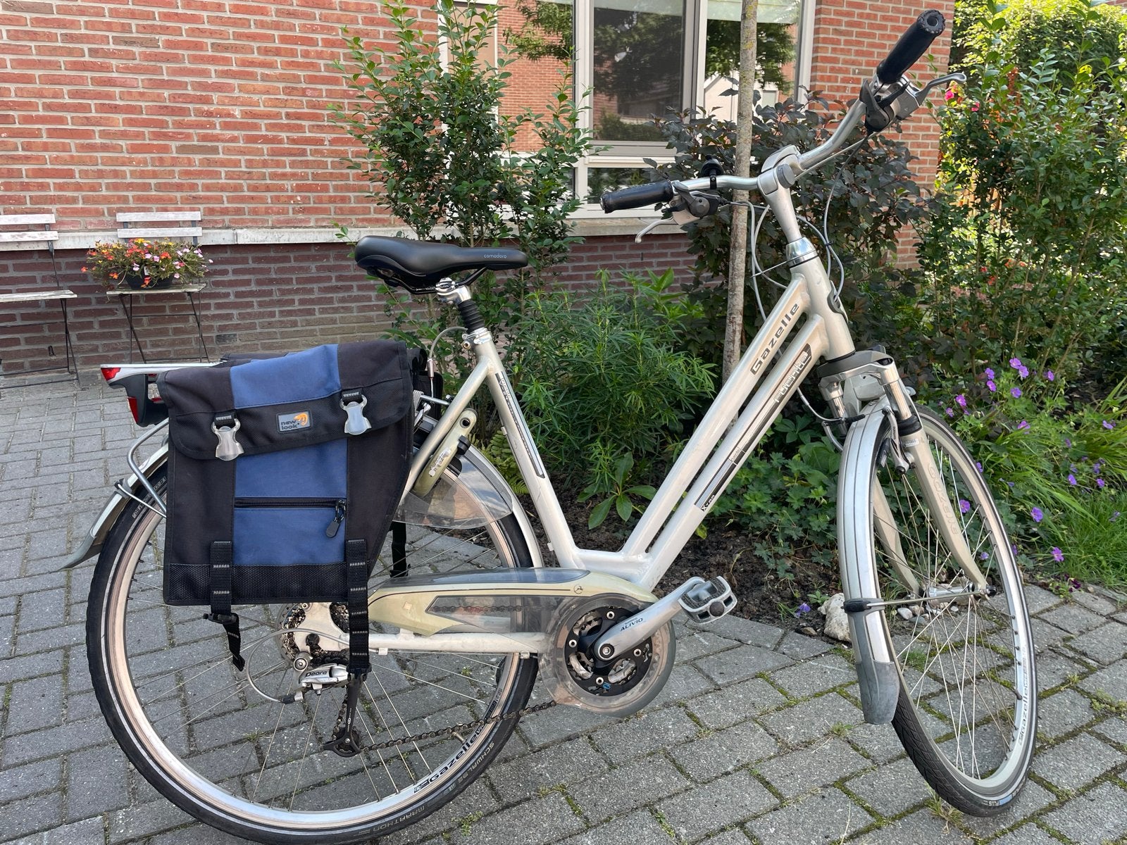 Gazelle damesfiets met versnellingen en fietstassen, Fietsen en Brommers, Fietsen | Dames | Damesfietsen, Ophalen, Velgrem, Versnellingen