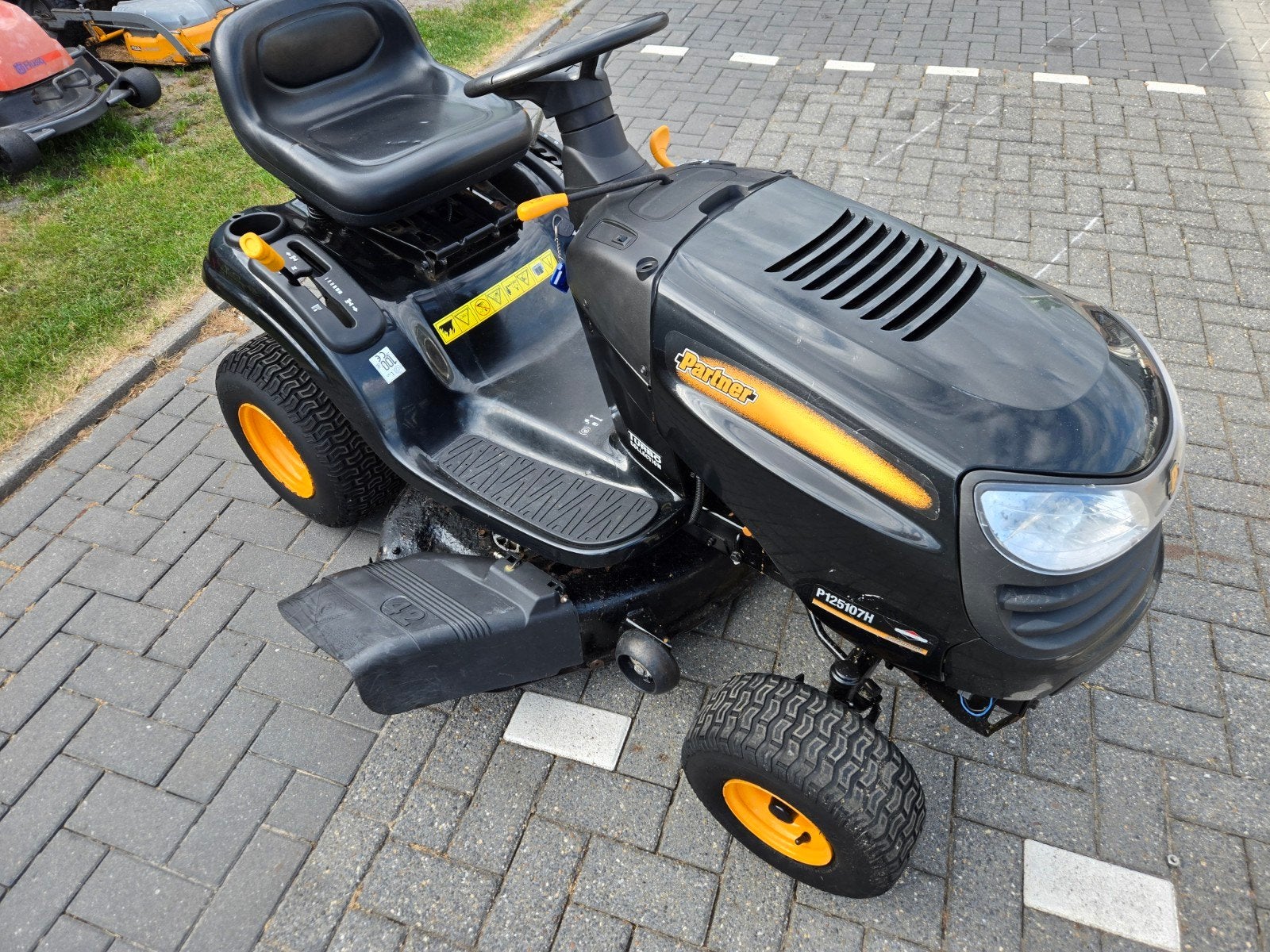 zitmaaier partner zijlosser/mulch
moter 12/5pk b&s, Ophalen