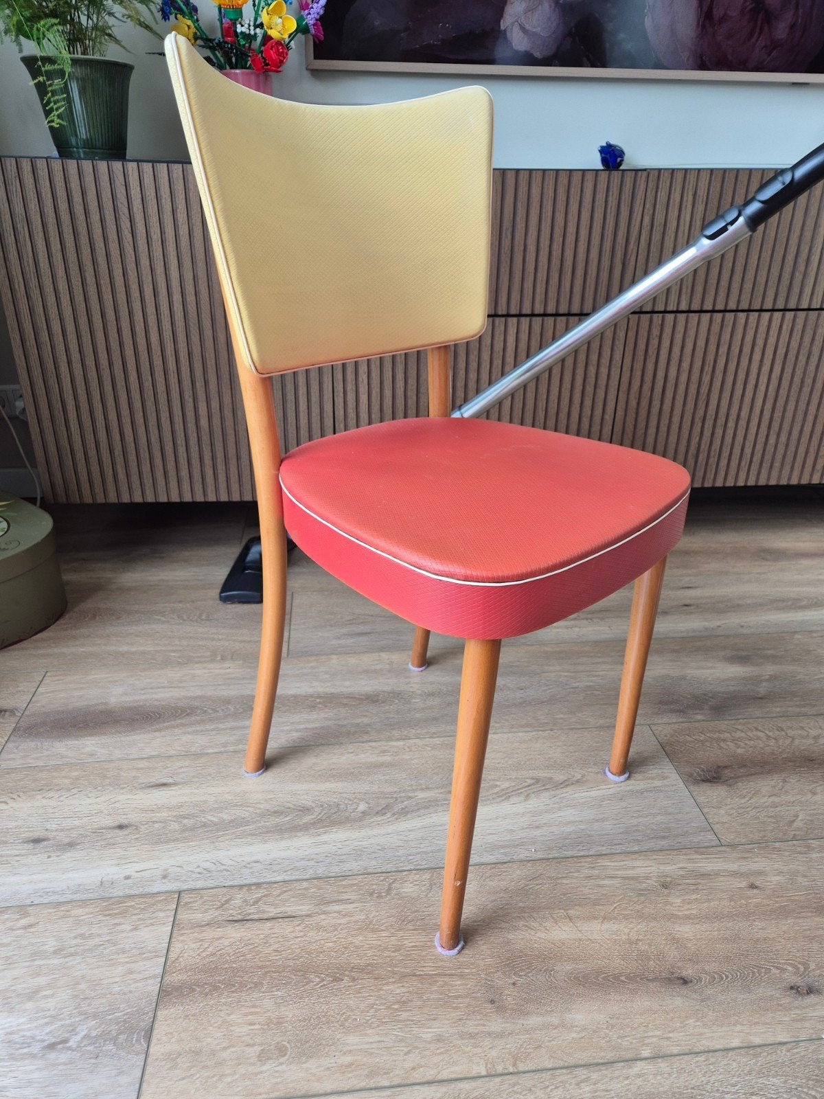 Vintage stoel met rode en gele bekleding, Ophalen