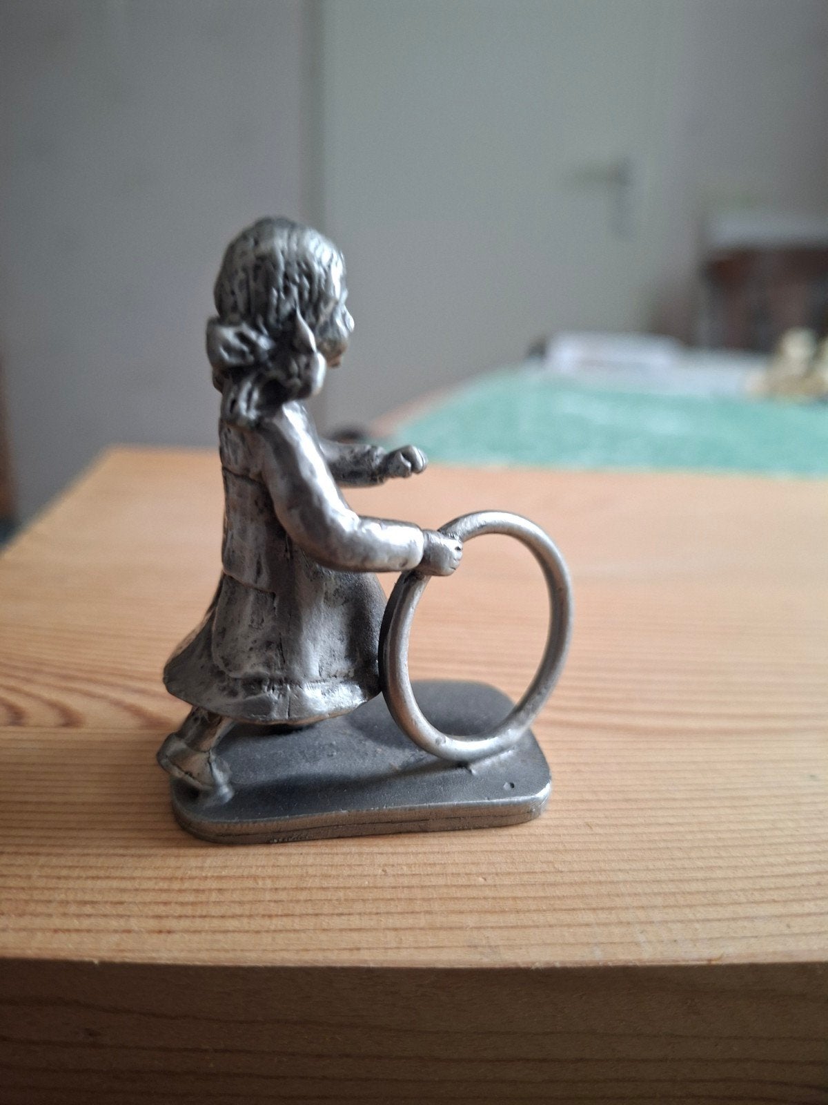beeldje, Meisje met de Hoepel., Ophalen of Verzenden, Gebruikt