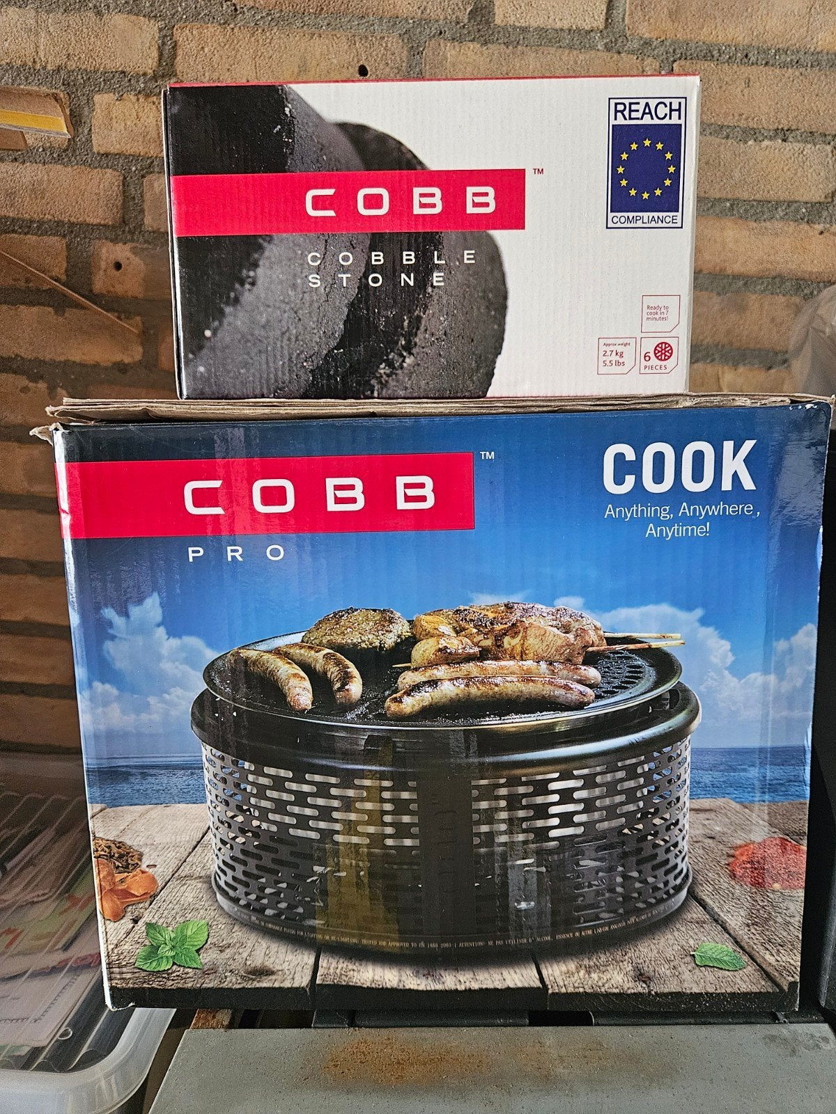 Cobb Pro Barbecue en Cobble Stone Briketten, Ophalen, Gebruikt, Cobb