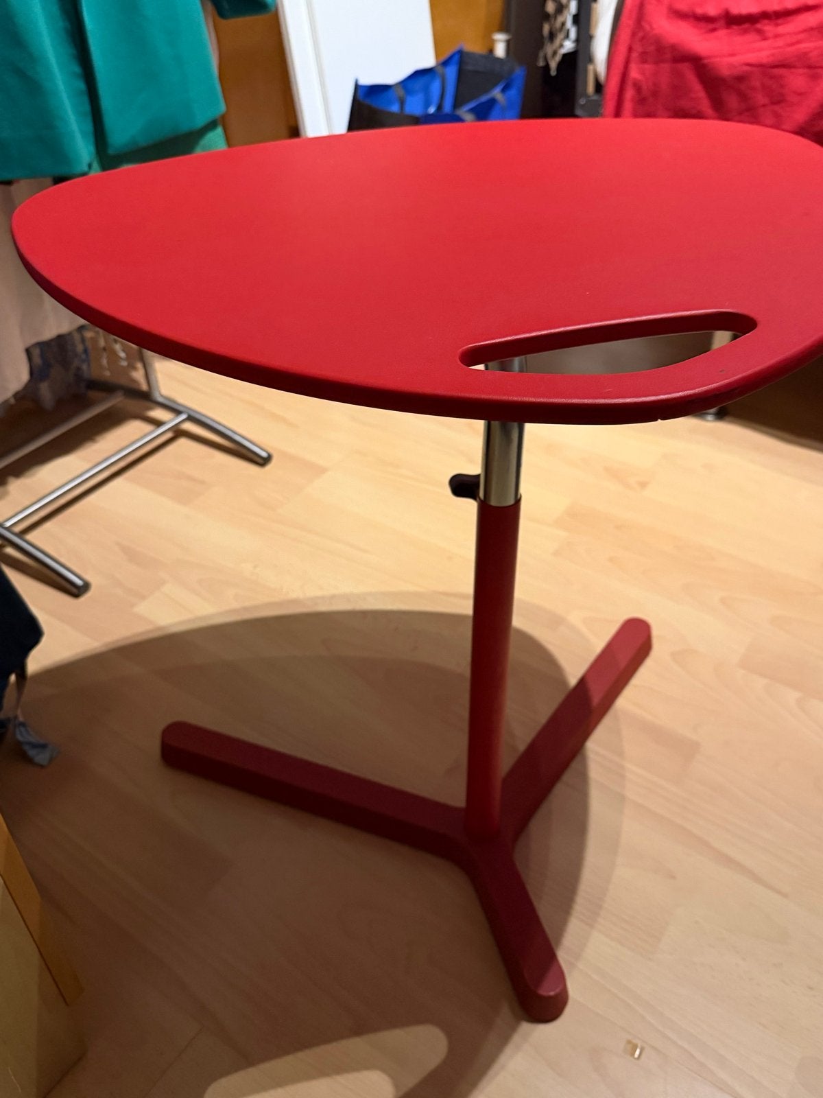 Ikea Rode bijzettafel met verstelbare hoogte, Kunststof, Zo goed als nieuw, Overige vormen, 60 cm of meer