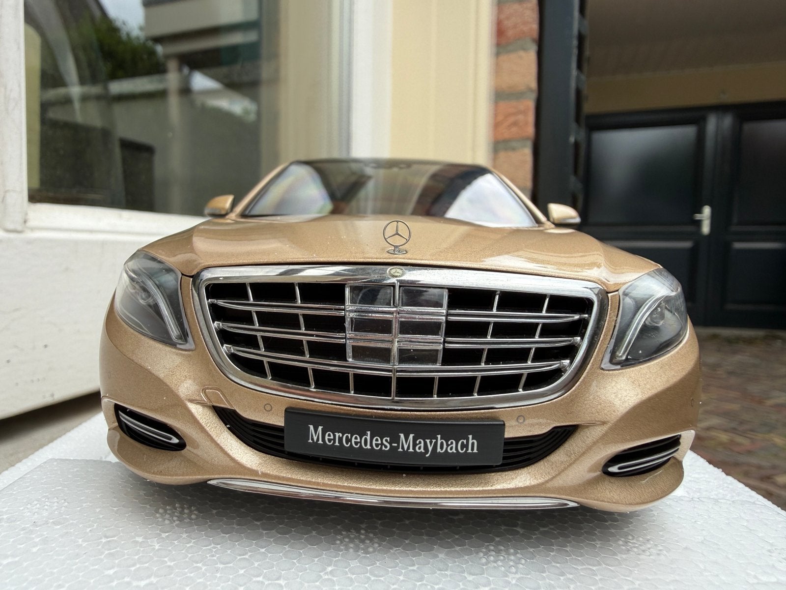 1:18 Mercedes Maybach S-Klasse S600 Light Gold Autoart 76294, Hobby en Vrije tijd, Modelauto's | 1:18, Auto, Autoart, Ophalen of Verzenden