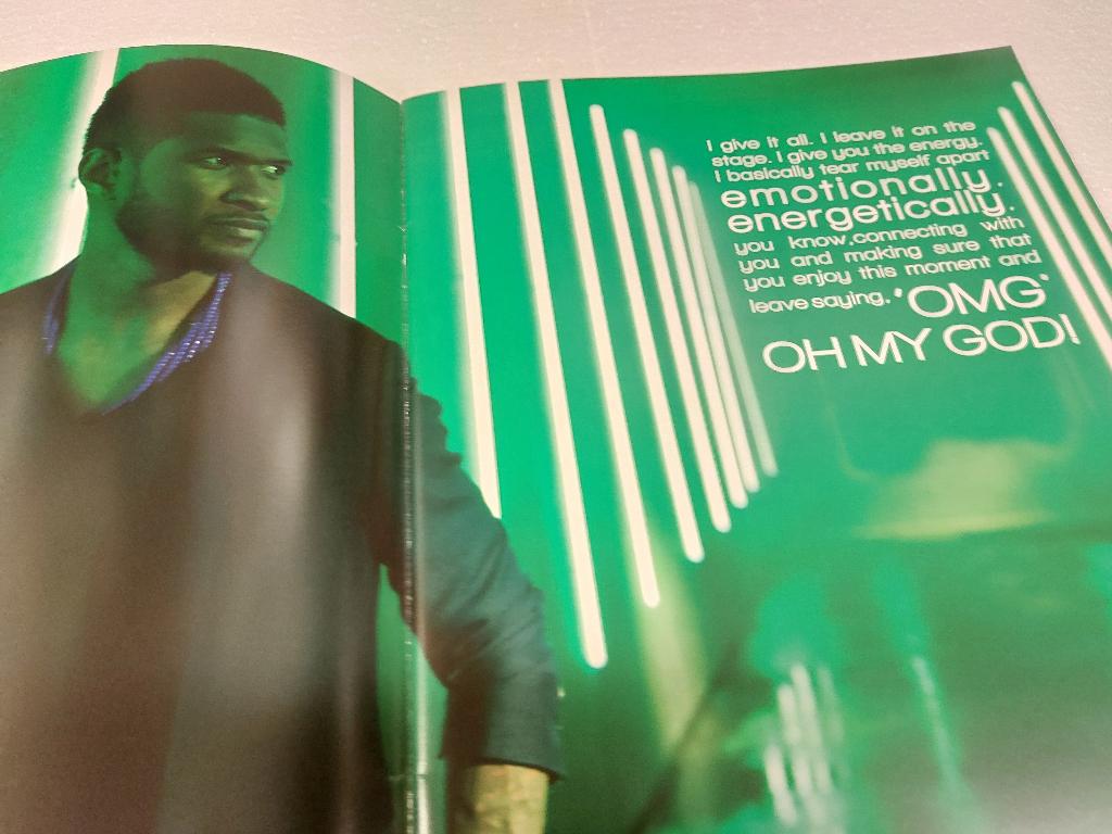 Usher TOURBOEK CONCERT PROGRAMMA OMG 2010, Verzenden, Gebruikt, Boek, Tijdschrift of Artikel