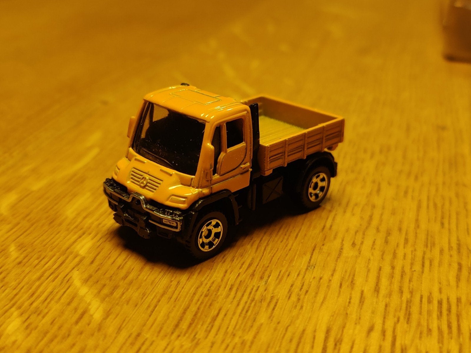 Matchbox Mercedes Unimog ORANJE, Ophalen of Verzenden, Zo goed als nieuw, Bus of Vrachtwagen