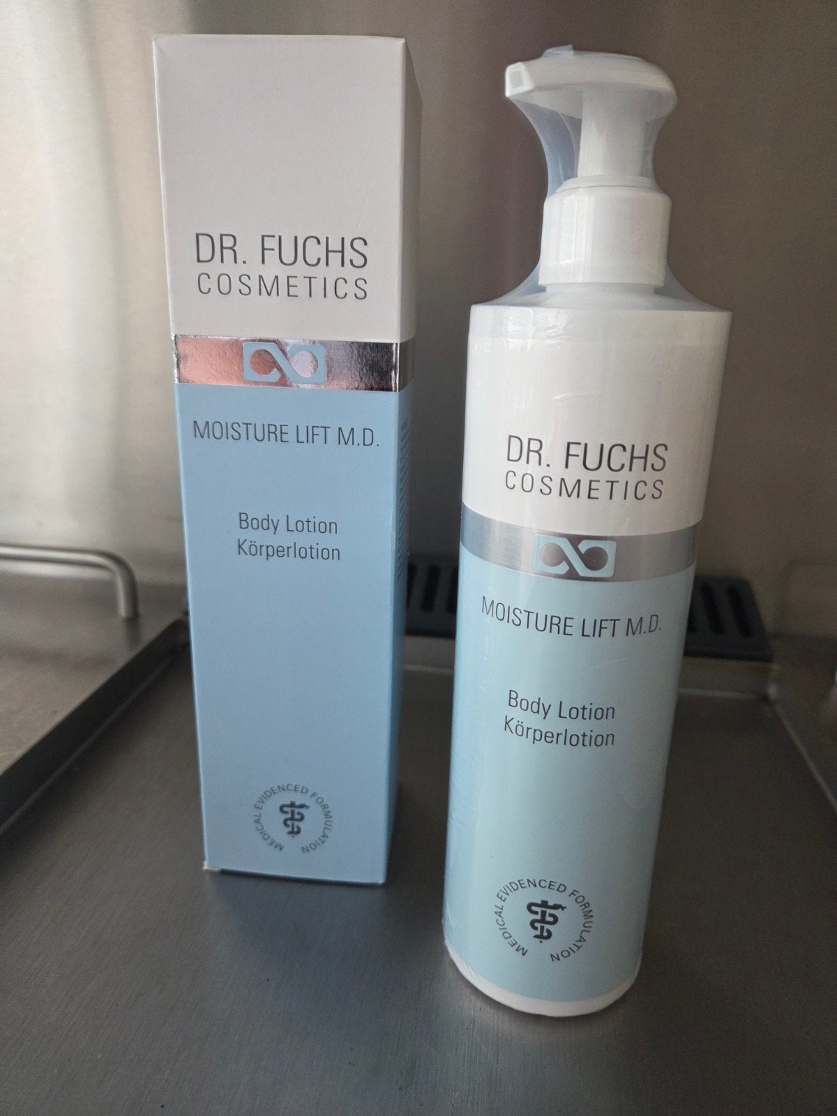 DR. FUCHS COSMETICS MOISTURE LIFT M.D. Body Lotion 400ml, Ophalen of Verzenden, Nieuw, Bodylotion, Crème of Olie