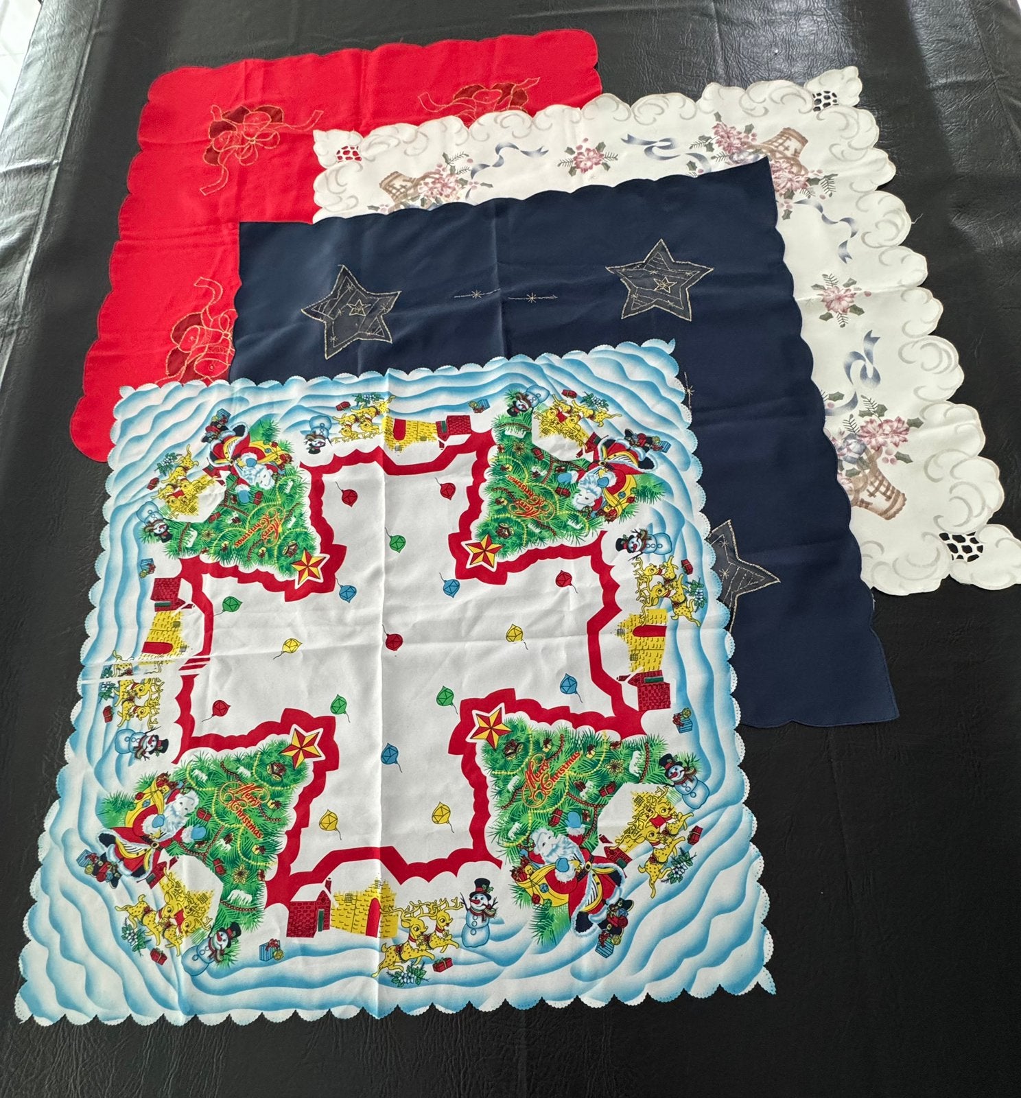 Set van 4 kerst tafelkleden tafelkleed beer rood blauw, 86 cm, Vierkant, Ophalen of Verzenden, Zo goed als nieuw