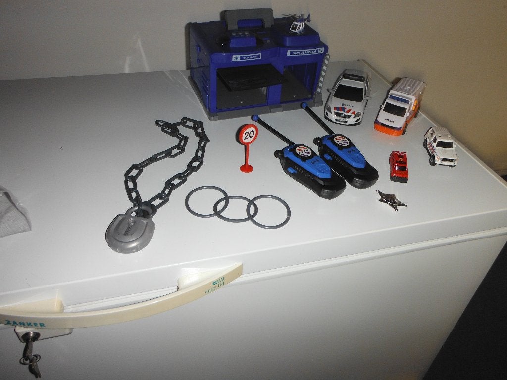 politiebureau met geluid+walkytalky,s +auto,s, Ophalen, Zo goed als nieuw, Jongen of Meisje
