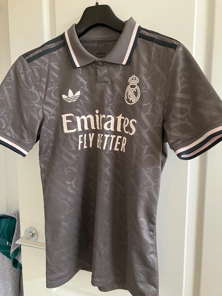 Voetbalshirt Real Madrid mt S, Sport en Fitness, Maat S, Ophalen of Verzenden, Nieuw, Shirt