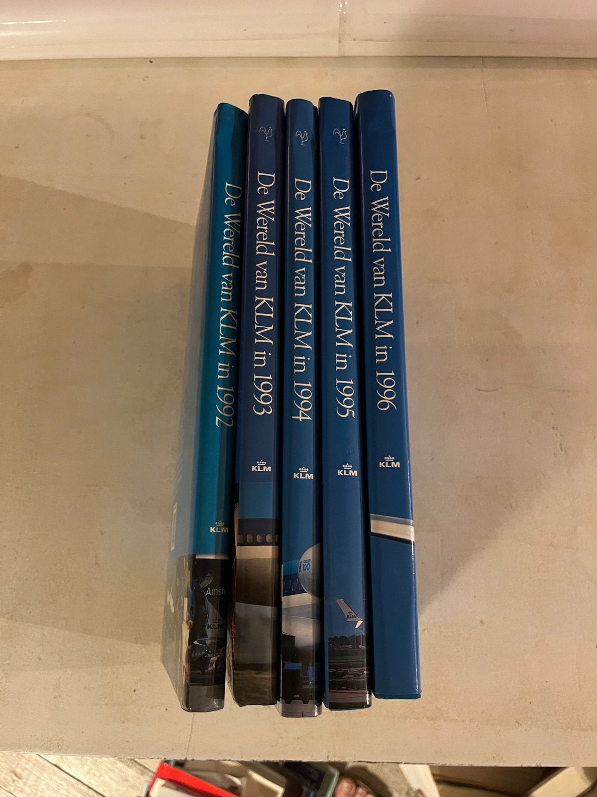 LUCHTVAART: Jaarboeken KLM - serie van 1992 t/m 1996, Verzenden, Zo goed als nieuw