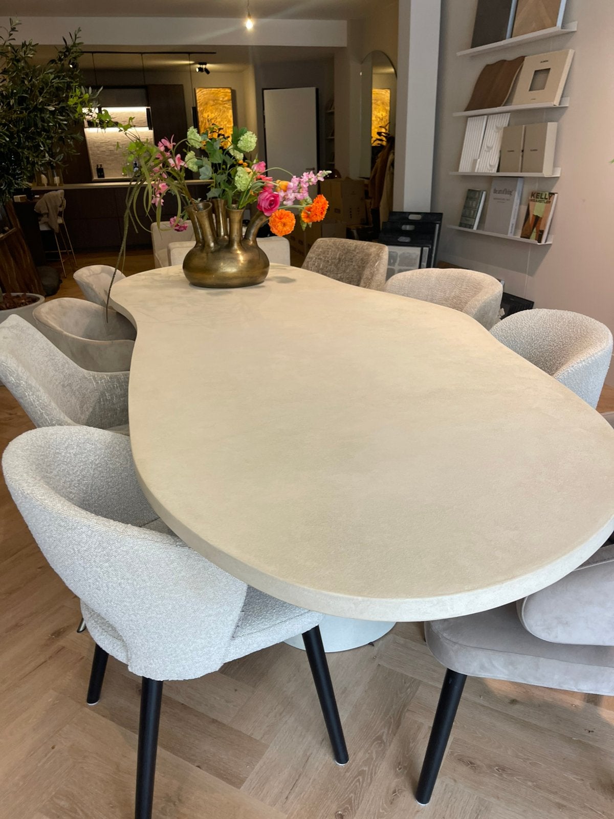 Organische microcement eettafel (8 personen), Ophalen, Overige materialen, 100 tot 150 cm, Vijf personen of meer