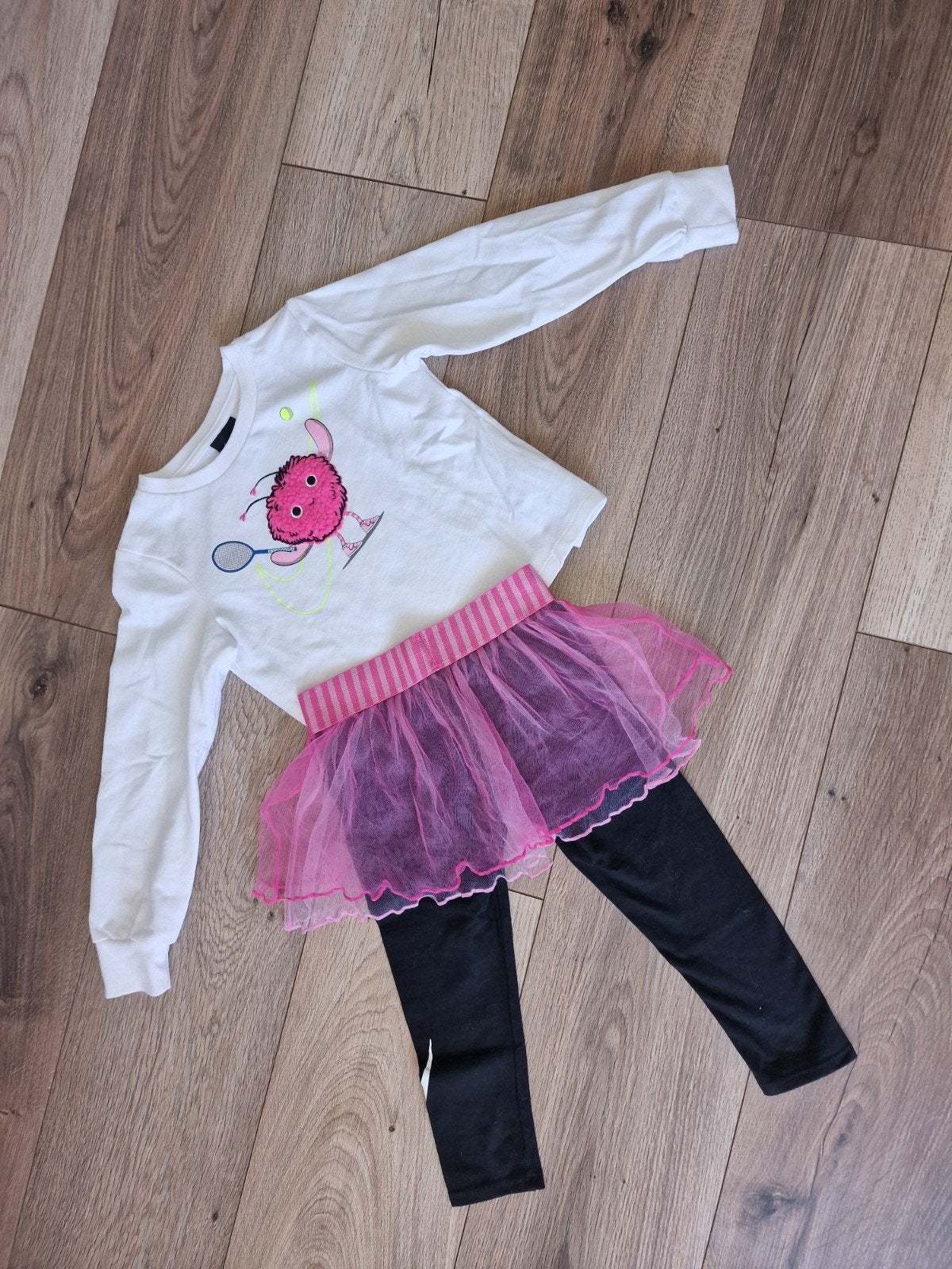 Leuk Nike setje voor meisjes - Maat 98/104, Kinderen en Baby's, Kinderkleding | Maat 98, Meisje, Ophalen of Verzenden, Zo goed als nieuw