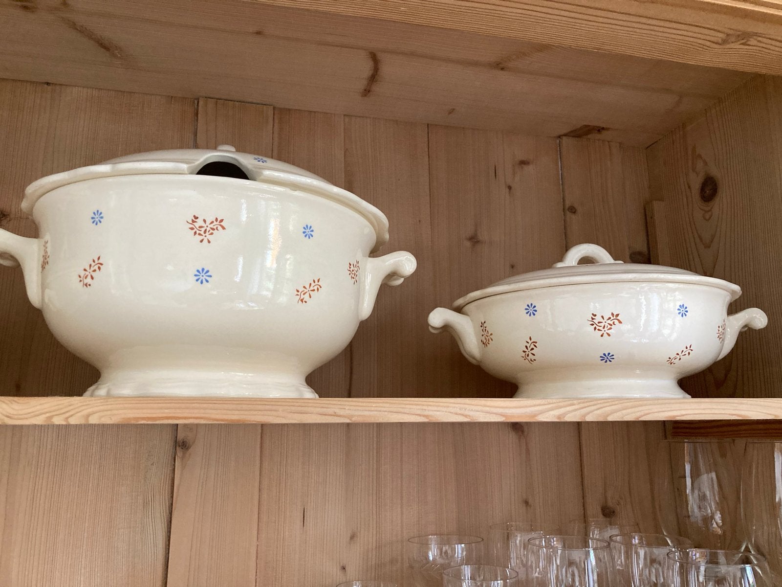 Vintage servies: soepterrines, borden en sauskom, Huis en Inrichting, Ophalen, Gebruikt, Overige merken, Keramiek