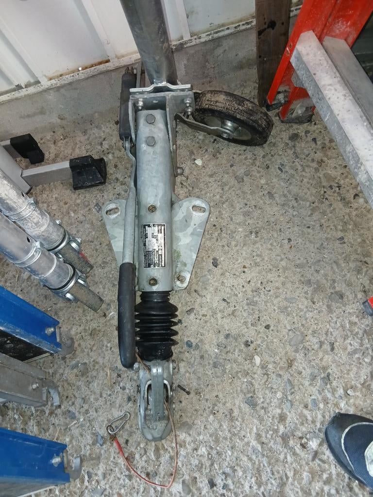 V-dissel koppeling oplooprem knott 2700kg, Ophalen, Gebruikt, BPW, A