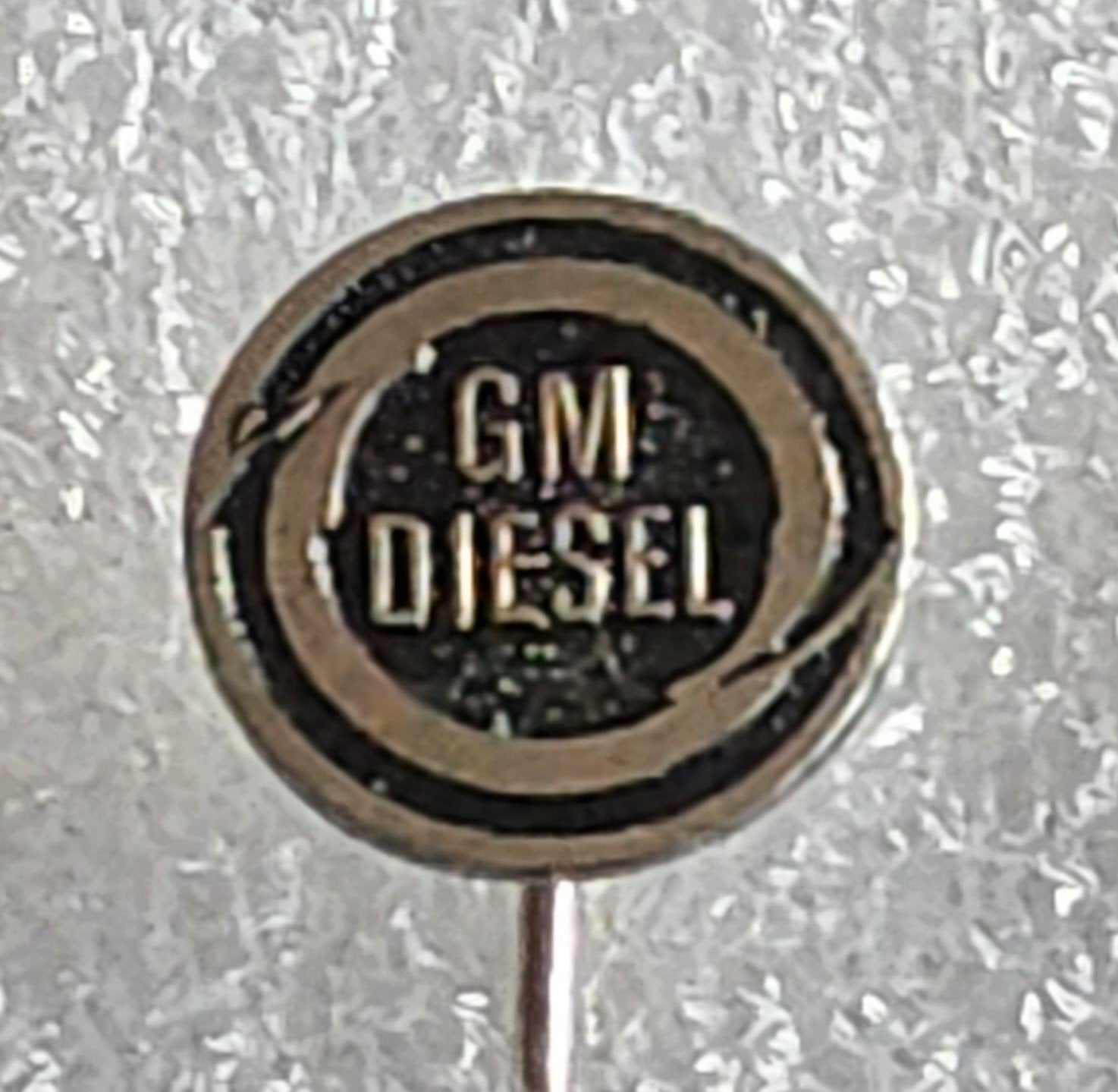 Vintage GM Diesel Speldje, Ophalen of Verzenden, Gebruikt, Merk, Speldje of Pin