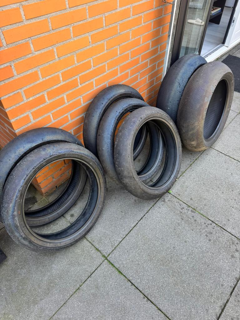 Diverse slicks metzler + pirelli., Motoren, Ophalen of Verzenden, Gebruikt