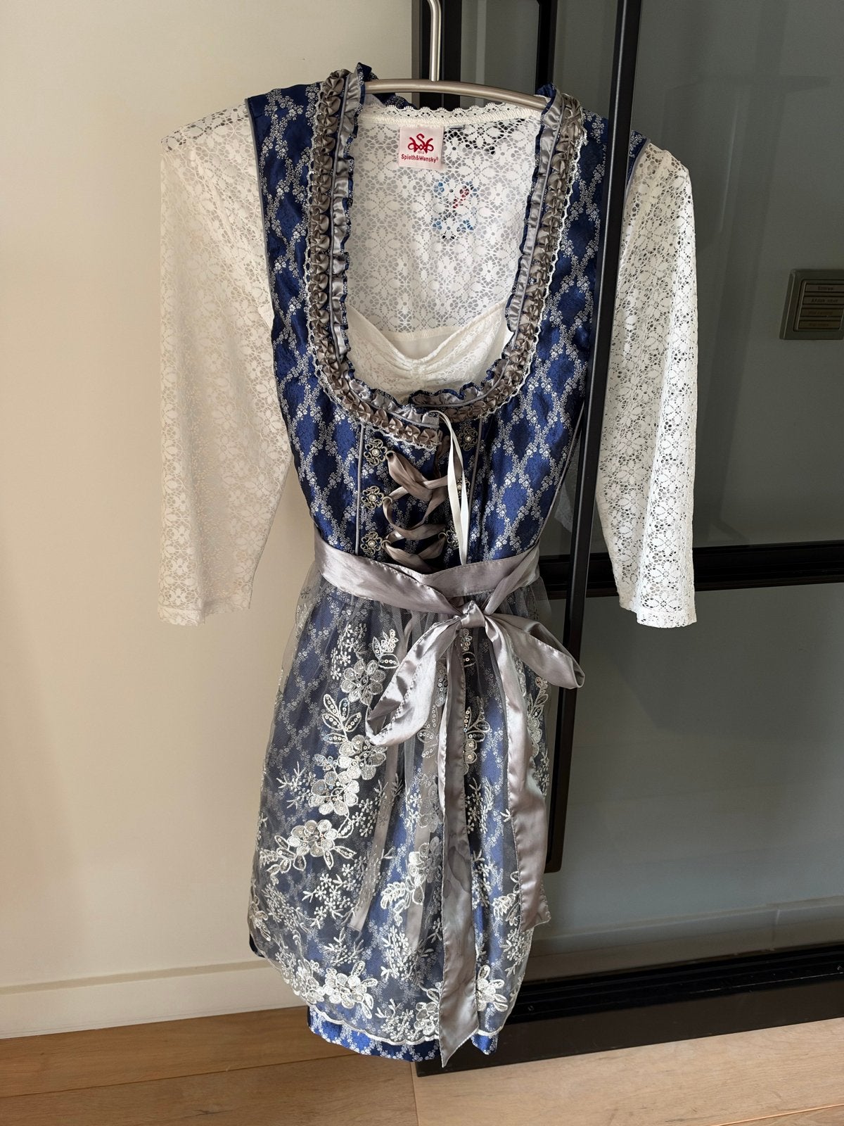 Alpenfeuer Dirndl - Blauw met kant - Maat 44, Blauw, Maat 42/44 (L), Ophalen of Verzenden, Zo goed als nieuw