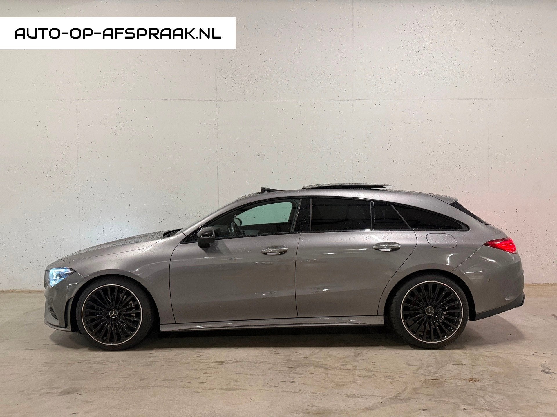 Mercedes-Benz CLA-klasse Shooting Brake 200 AMG Pano Leer, Auto's, 730 kg, Gebruikt, Euro 6, 4 cilinders