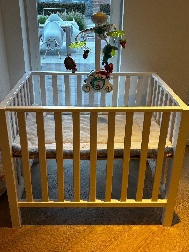 Bopita box (wit) met boxkleed en mobiel, Ophalen, Gebruikt, Vierkant, Boxkleed