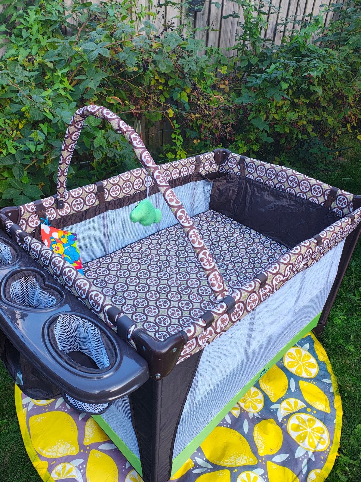 Reiswieg/Campingbedje met 2 niveaus en accessoires, Ophalen of Verzenden