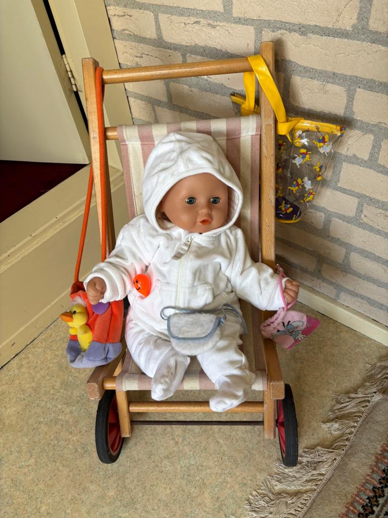 Houten  poppenbuggy met babypop, Ophalen of Verzenden, Gebruikt, Pop