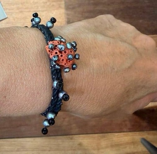 Vintage armband met buiskoraal en parels, Ophalen of Verzenden