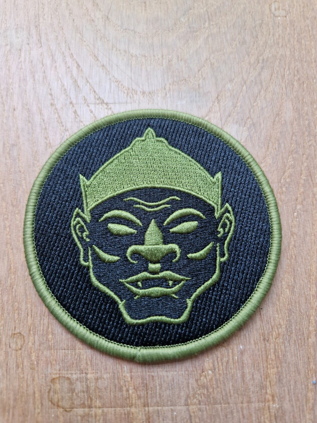 Patch Y brigade KNIL Nederlands Indië Demonenkop Bali, Verzenden, Landmacht, Nederland, Embleem of Badge