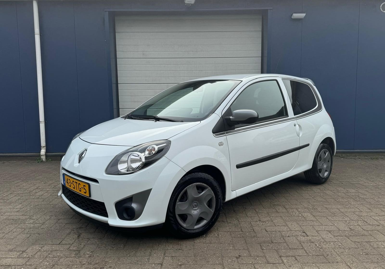 Renault Twingo 1.2 16V 2011 Wit, Auto's, Renault, 839 kg, 74 pk, 4 cilinders, 4 stoelen