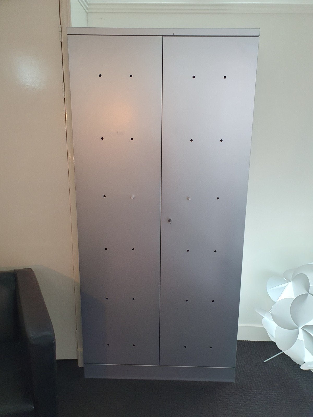 Twee metalen kasten met planken, Ophalen, Gebruikt
