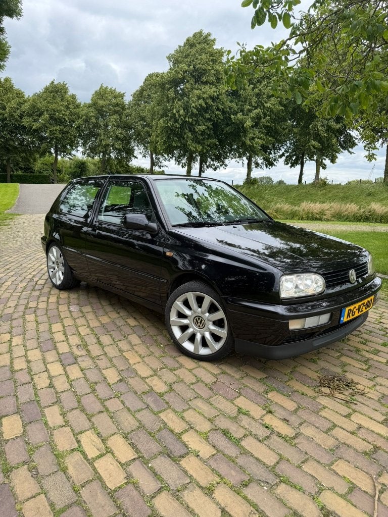 Volkswagen Golf 3 1.6 Liefhebbersauto, Auto's, Voorwielaandrijving, Zwart, 4 cilinders, 979 kg