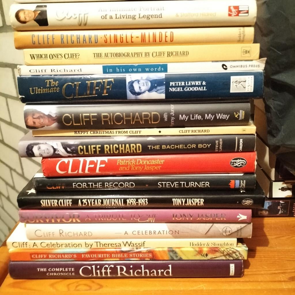 Heel veel boeken van Cliff Richard, Boeken, Ophalen of Verzenden, Gelezen, Artiest