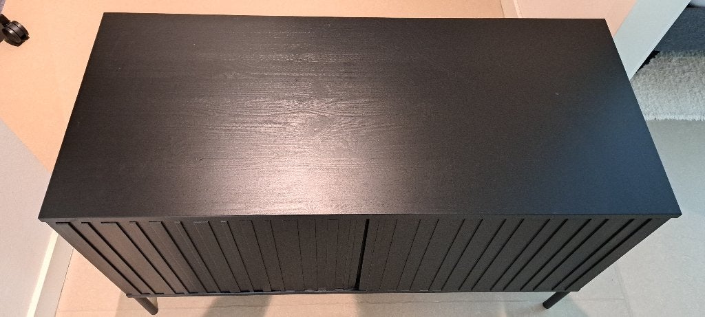 WOOOD Gravure tv-meubel 100 grenen zwart, Huis en Inrichting, Kasten | Televisiemeubels, Ophalen, 100 tot 150 cm, Eikenhout, Nieuw