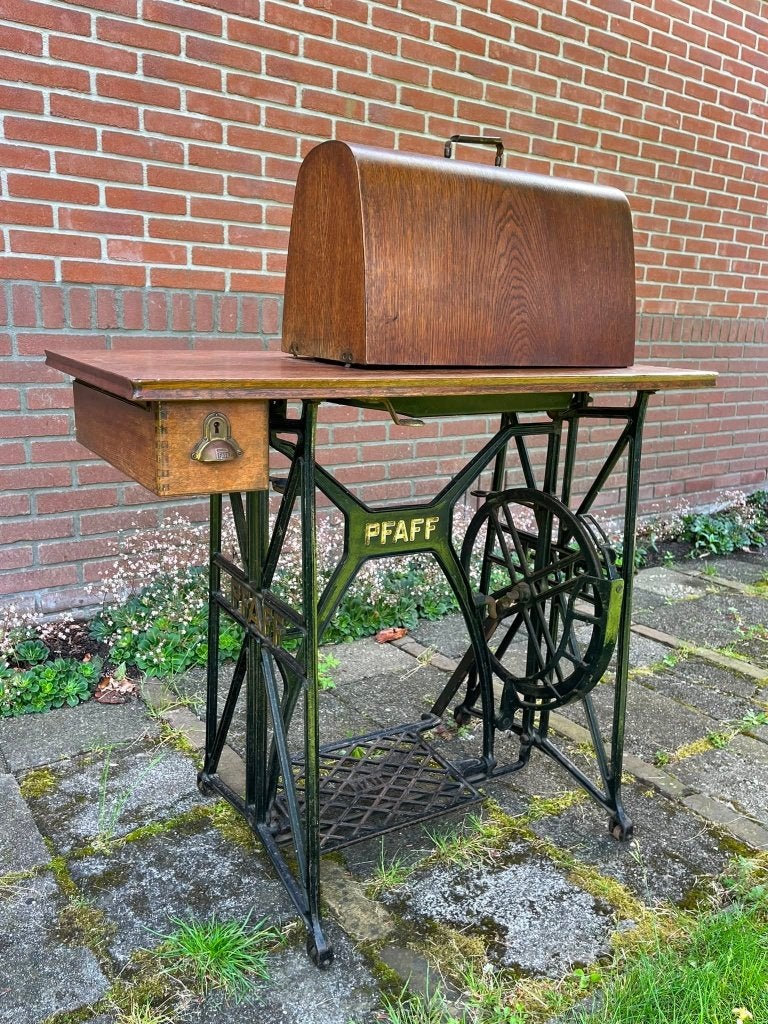 oude trapnaaimachine Pfaff, Ophalen