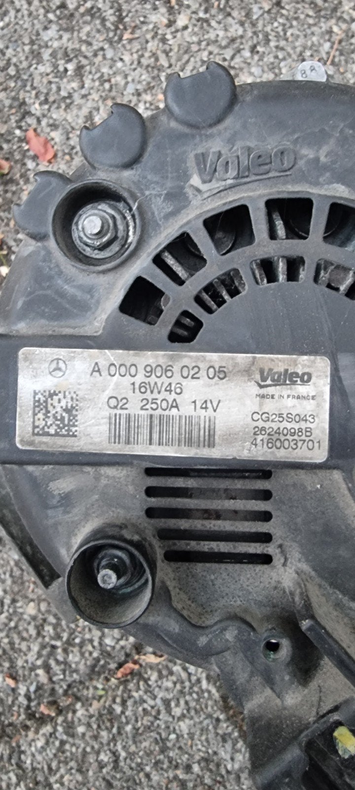 Mercedes-Benz Dynamo A 000 906 02 05 Valeo 250A 14V, Ophalen of Verzenden, Gereviseerd, Mercedes-Benz