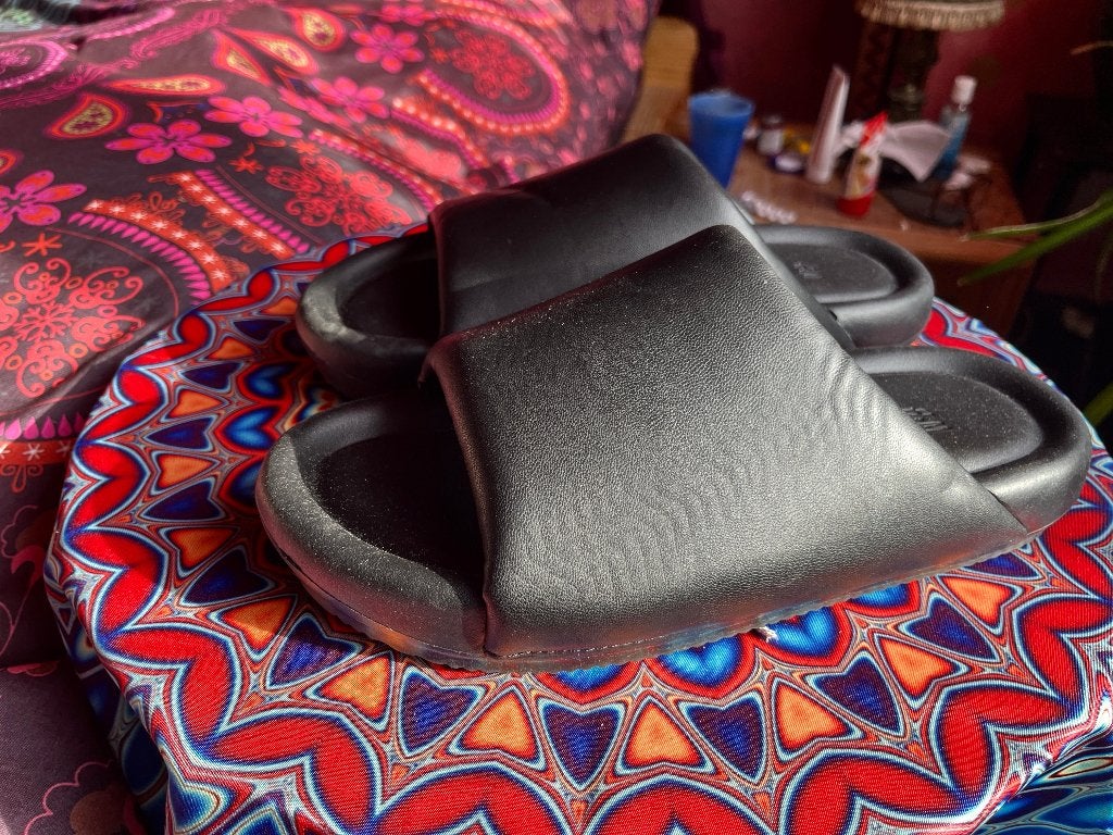 Zo goed als nieuwe slides maat 39 nu voor 14,99€, Slippers, Zwart, H&M Divided, Nieuw