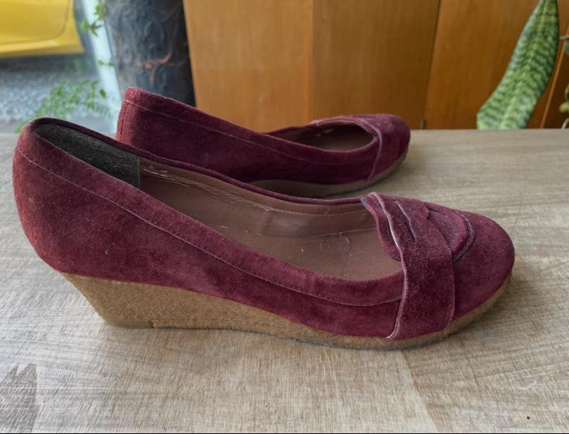 Mooie GamLoong Bordeaux Suède pumps Sleehakken Maat 38, Ophalen of Verzenden, Zo goed als nieuw, Rood