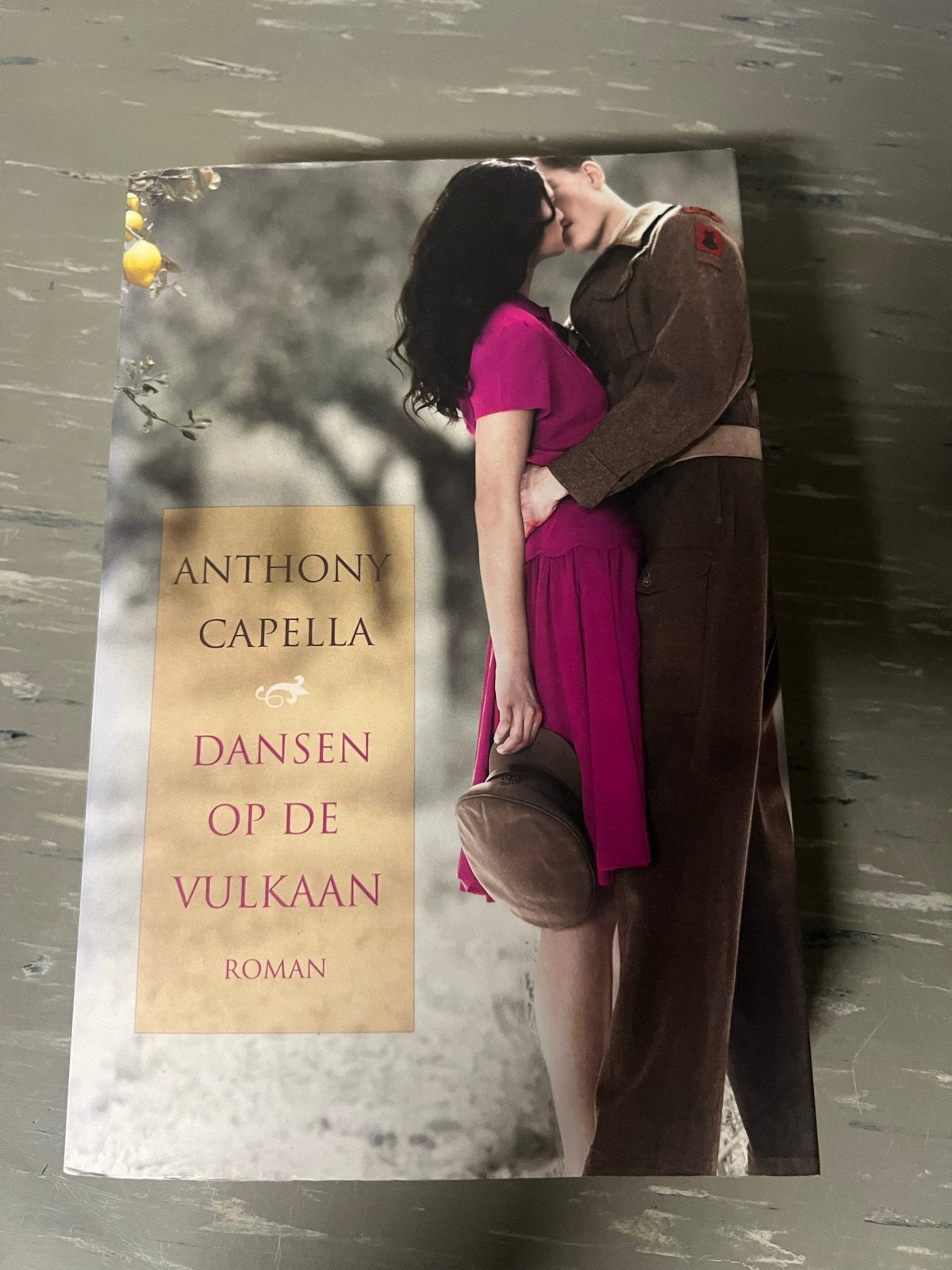 Dansen op de Vulkaan - Anthony Capella Roman, Ophalen of Verzenden, Zo goed als nieuw, Nederland
