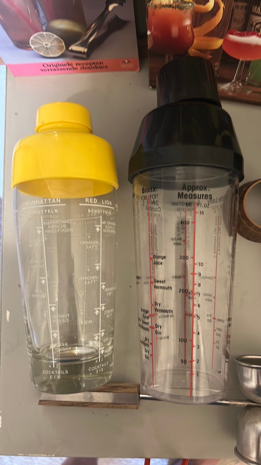 Cocktail set: 2 shakers, maatbeker. 4 lepels, Huis en Inrichting, Ophalen of Verzenden, Zo goed als nieuw
