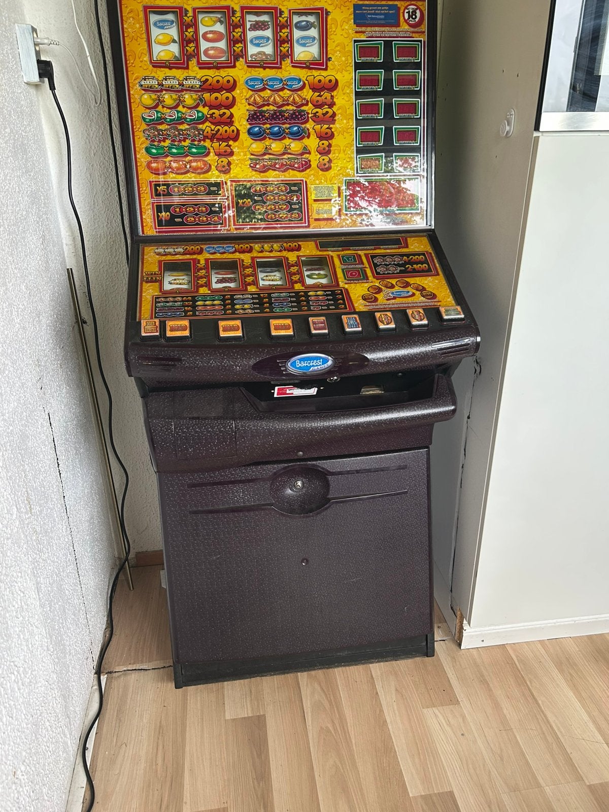 Gok kast, Verzamelen, Automaten | Gokkasten en Fruitautomaten, Euro, Ophalen, Gebruikt, Met sleutels