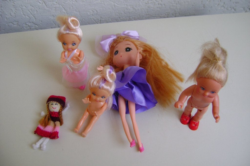 5 poppetjes van 8 t/m 16cm groot met kambaar haar, Ophalen of Verzenden, Zo goed als nieuw
