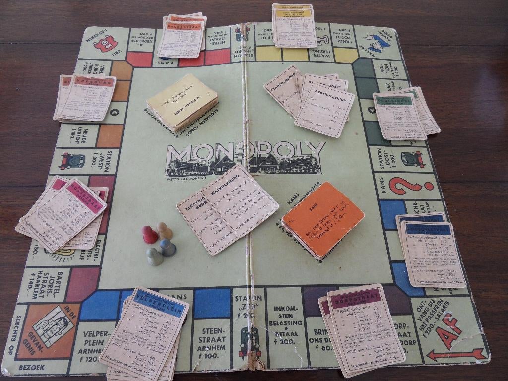 Oud MONOPOLY spel met kartonnen huisjes en hotels., Ophalen of Verzenden, Gebruikt