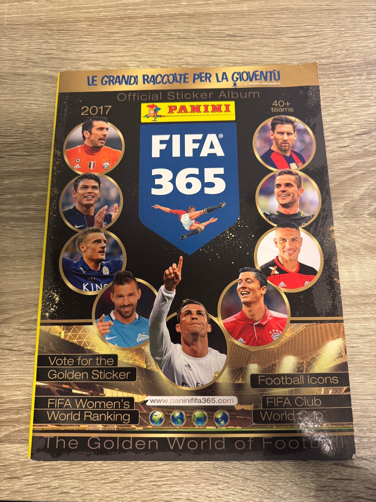 Panini FIFA 365 2017 Album, Ophalen of Verzenden, Zo goed als nieuw, Buitenlandse clubs, Poster, Plaatje of Sticker