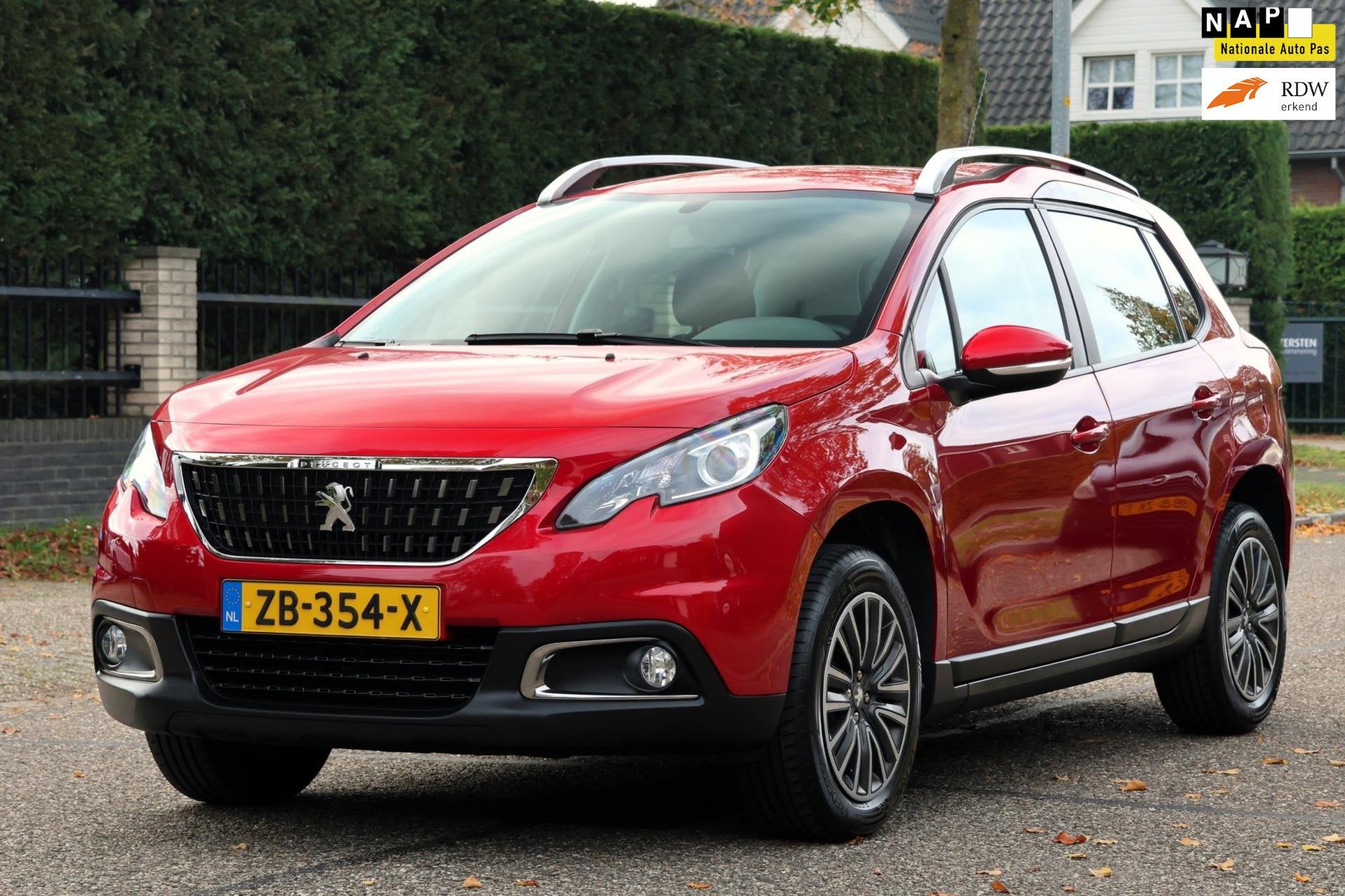 Peugeot 2008 1.2 PureTech Blue Lion | CARPLAY | NAVI | AIRCO, Auto's, Voorwielaandrijving, 83 pk, Gebruikt, Euro 6