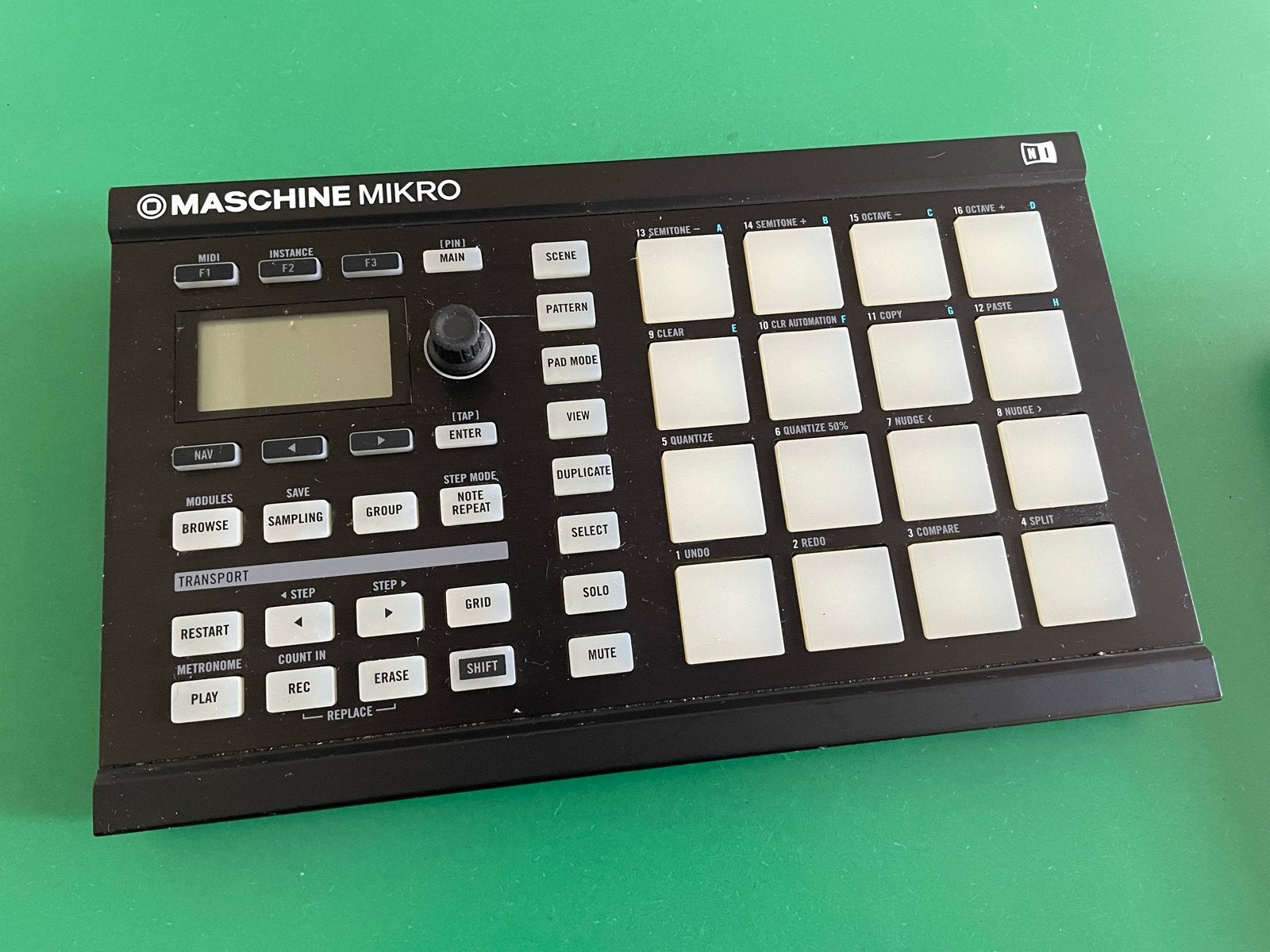 Native Instruments Maschine Mikro MK2 MIDI Controller, Muziek en Instrumenten, Synthesizers, Overige aantallen, Zo goed als nieuw